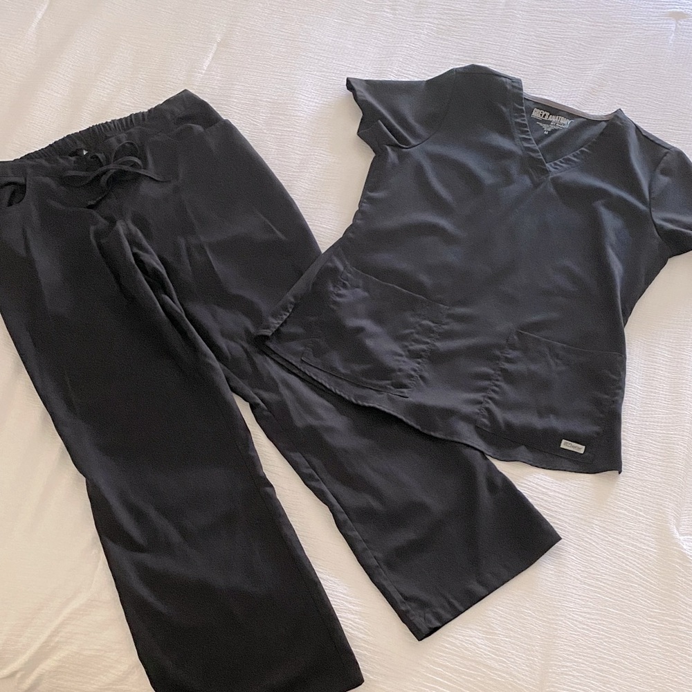 Greys Anatomy Barco Uniforms Black Scrub Top & Bottom. Medium top and MP bottom.